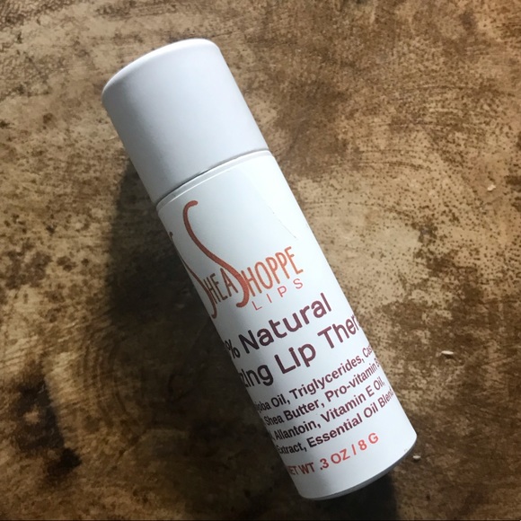 MOISTURE THERAPY LIP BALM - Picture 1 of 2